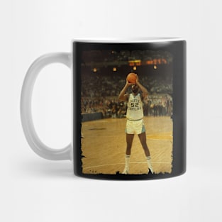 James Worthy - Vintage Design Of Basketball Mug